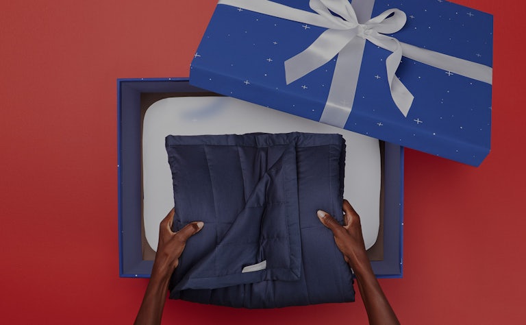Unboxing a Casper gift box